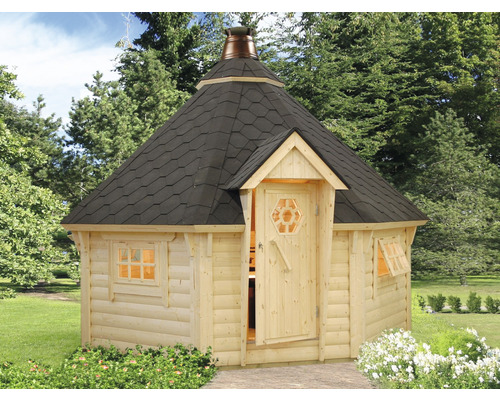 Kota de grill en bois avec toit, porte et fenêtres