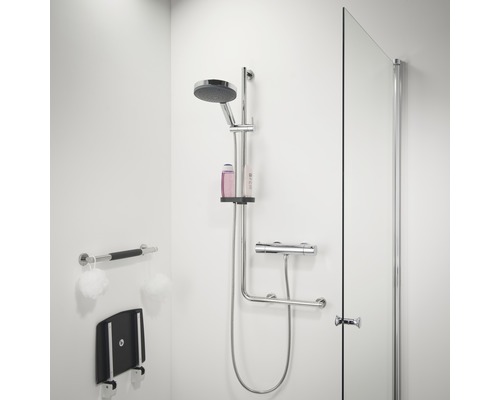 Cabine de douche avec barre de douche, poignée et siège de douche