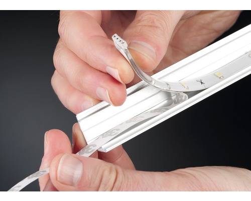 Installation eines LED-Strips in ein Aluminiumprofil