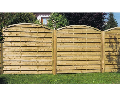 Clôture en bois avec planches horizontales et dessus arrondi