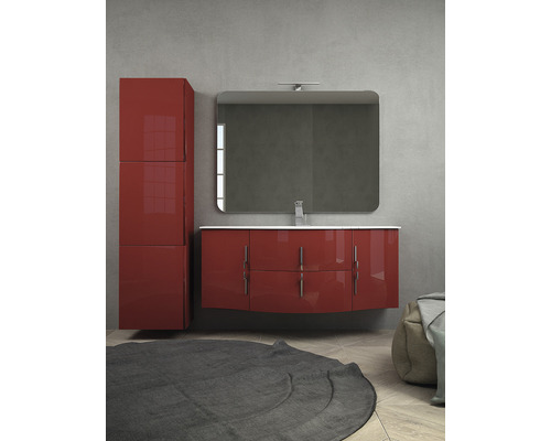 Salle de bains avec meuble sous-vasque, armoire de toilette et armoire haute