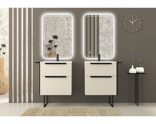 Badezimmer mit zwei Waschtischen, beleuchteten Spiegeln und minimalistischem Design