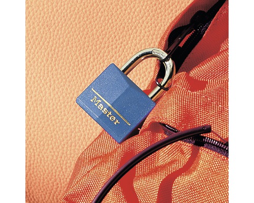 Cadenas fixé sur un sac