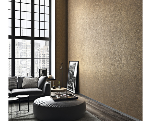 Salon avec papier peint texturé et mobilier moderne