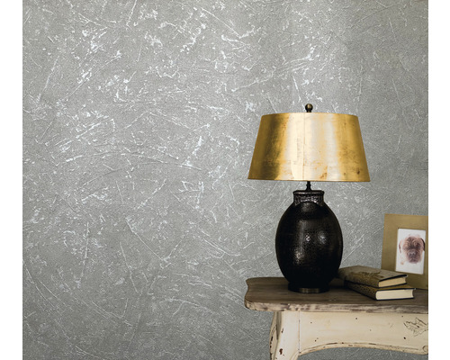 Décoration murale avec texture et lampe de table