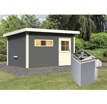 Garten mit Blockbohlensauna und Saunaofen