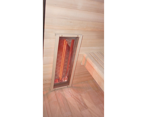 Radiateur infrarouge dans un sauna avec revêtement en bois