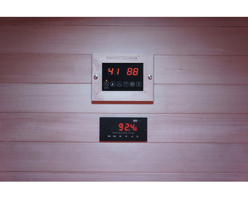 Panneau de commande Sanotechnik et lecteur Bluetooth dans un sauna