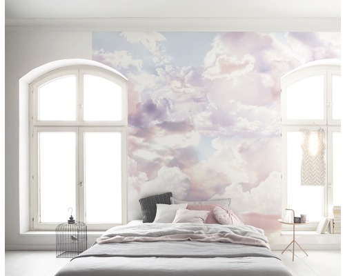 Chambre à coucher avec papier peint photo de nuages et lit
