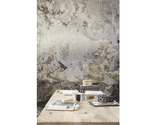 Bureau avec bureau et papier peint mural avec ornements