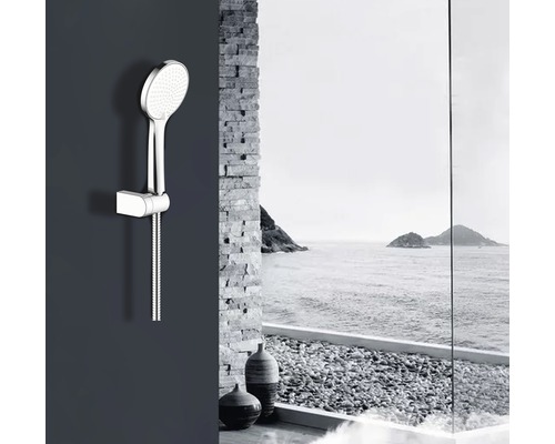 Handbrause mit Schlauch an der Wand montiert