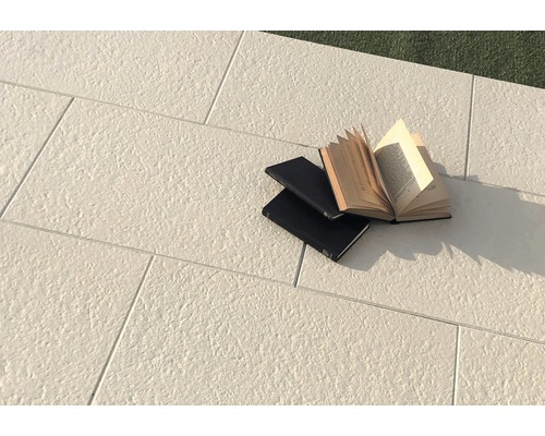 Beton Terrassenplatte Scalpellinata creme 60 x 40 x 3,9 cm