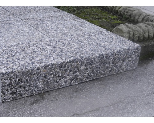 Betonpflastersteine mit Kieselsteinen