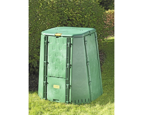 Composteur en plastique dans le jardin