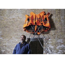 Buch "Englisch" Ai Weiwei & HORNBACH – "Safety Jackets Zipped the Other Way"-thumb-11
