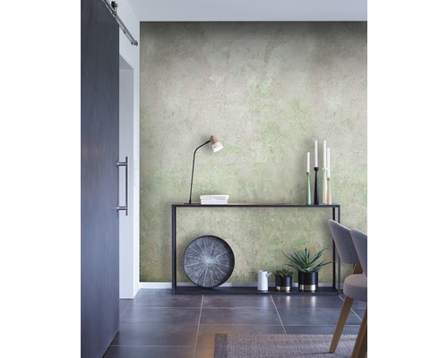 Intérieur avec console, lampe de table, décoration, plantes et porte