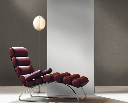 Chaise longue relax avec structure chromée et rouleaux rembourrés, ainsi que lampadaire