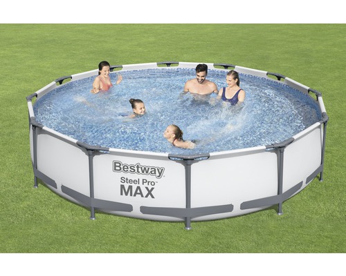 Piscine tubulaire Bestway Steel Pro MAX avec des personnes dans l''eau