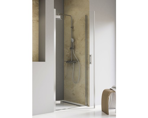 Porte de douche dans niche avec porte pivotante SCHULTE TouraPlus ExpressPlus 80 cm couleur du profilé chrome décor de vitre verre transparent avec verre antitache butée de porte à gauche poignée barre Paroi de douche avec robinetterie et pommeau de douche dans une salle de bains