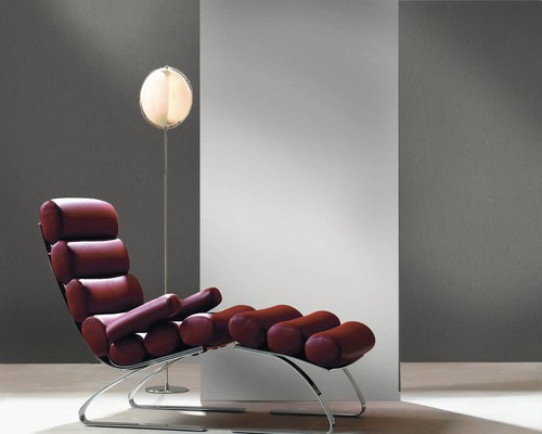 Sessel mit Fussstütze und Stehlampe