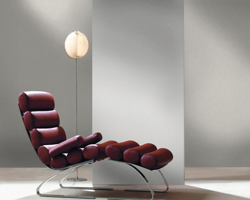 Sessel mit Hocker und Stehleuchte