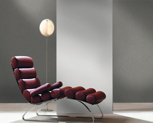 Chaise longue avec structure en chrome et lampadaire