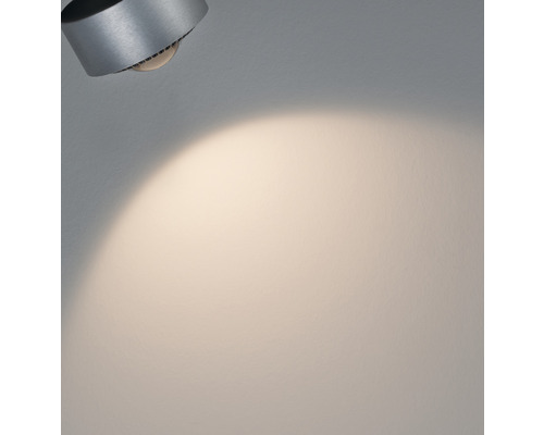 Deckenleuchte strahlt Licht aus