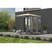 Terrasse avec parasol, chaises longues et plantations