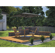 Terrasse avec mur de gabions, mobilier de jardin et parasol dans le jardin