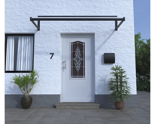 Entrée d''une maison avec un auvent de porte d''entrée, une boîte aux lettres et des plantes