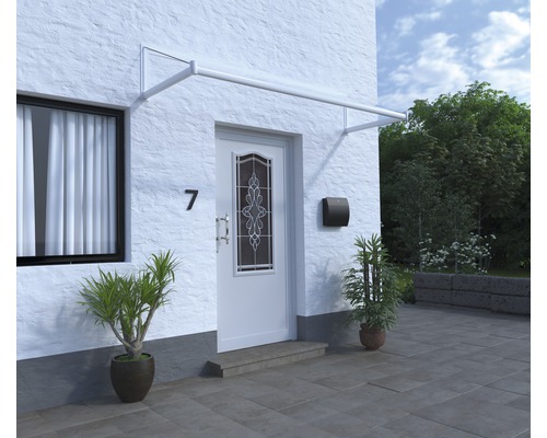 Eingangsbereich eines Hauses mit einer weißen Haustür und einem Vordach