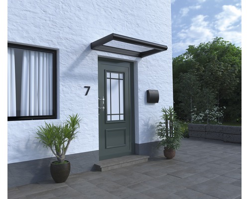 Hausfassade mit Tür, Briefkasten und Vordach