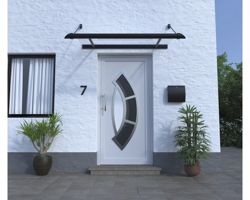 Hausfassade mit Haustür, Briefkasten und Vordach