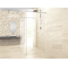 Salle de bains lumineuse avec carrelage, cabine de douche et lavabo