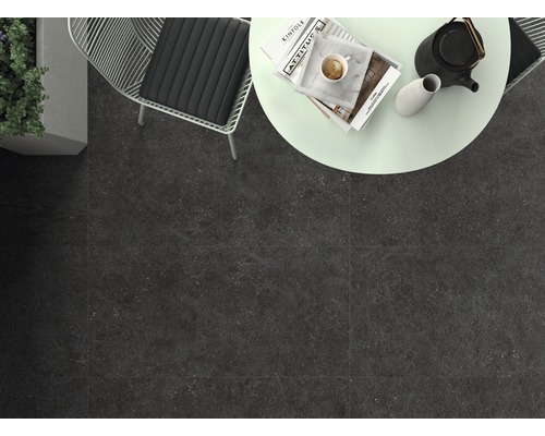 Vue de carreaux de sol avec table et chaise