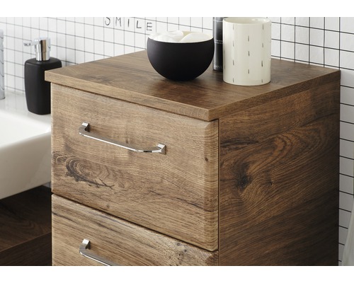 Detailaufnahme eines Badezimmerunterschranks mit Holzoptik und zwei Schubladen