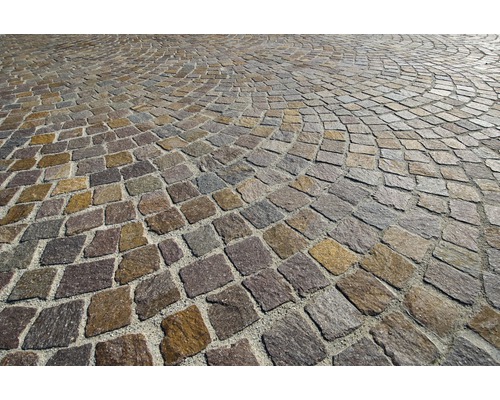 Pavés en pierre naturelle, disposés en cercle