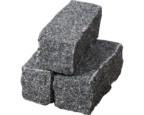 Trois pavés en granit
