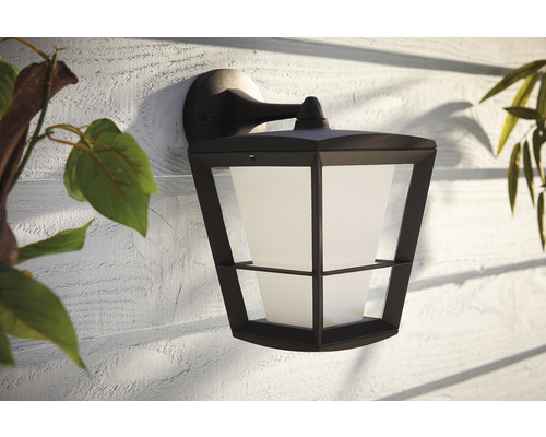 Wandleuchte für den Aussenbereich mit klarem Lampenschirm