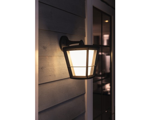 Wandleuchte zur Aussenbeleuchtung an Hauswand