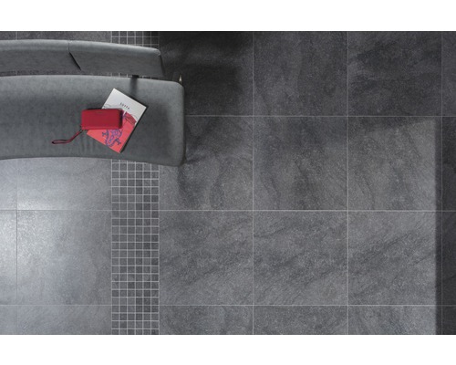 Vue du sol avec carrelage et canapé