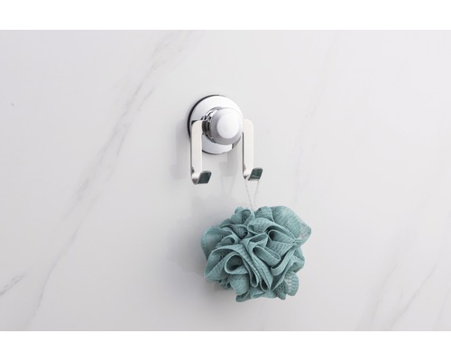 Haken mit Saugnapf und Badeschwamm