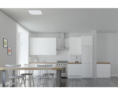 Pièce lumineuse avec cuisine et plafonnier