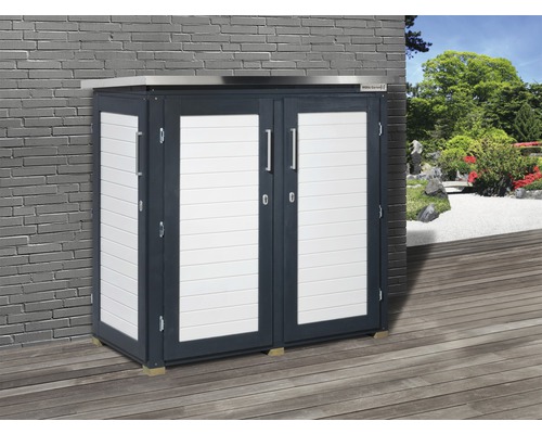 Gartenschrank mit zwei Türen und Metalloberseite vor einer Ziegelwand