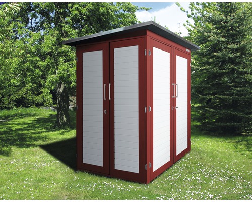 Geräteschuppen mit drei Türen auf einer Rasenfläche