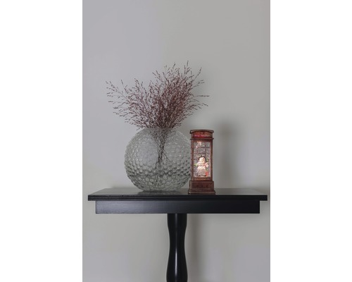 Vase à fleurs décorative avec fleurs séchées et boule à neige sur une table