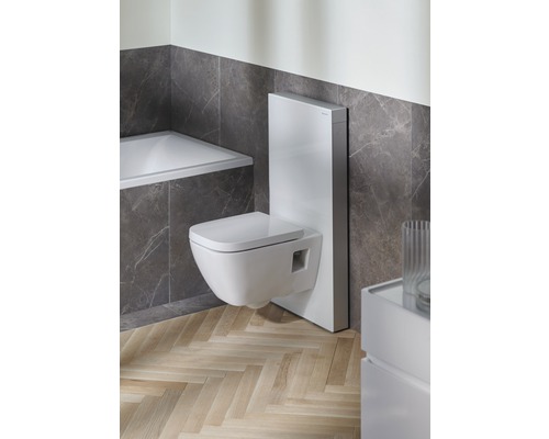 WC suspendu avec installation en applique dans une salle de bains.