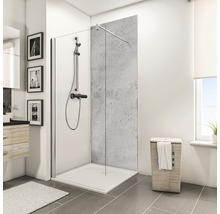 Salle de bains avec douche à l''italienne, robinetterie de douche et receveur de douche