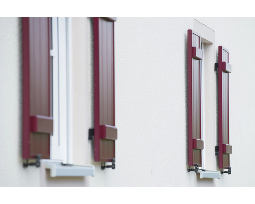 Fenêtre avec volets sur la maison