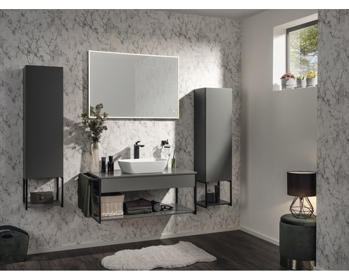 Salle de bains moderne avec lavabo, miroir et espace de rangement